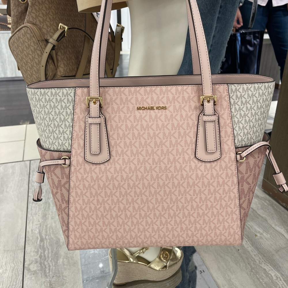 Michael Kors Voyager Lg Color-Block Signature Logo Tote
Powder Blush Multi 
NWT - Picture 4 of 16